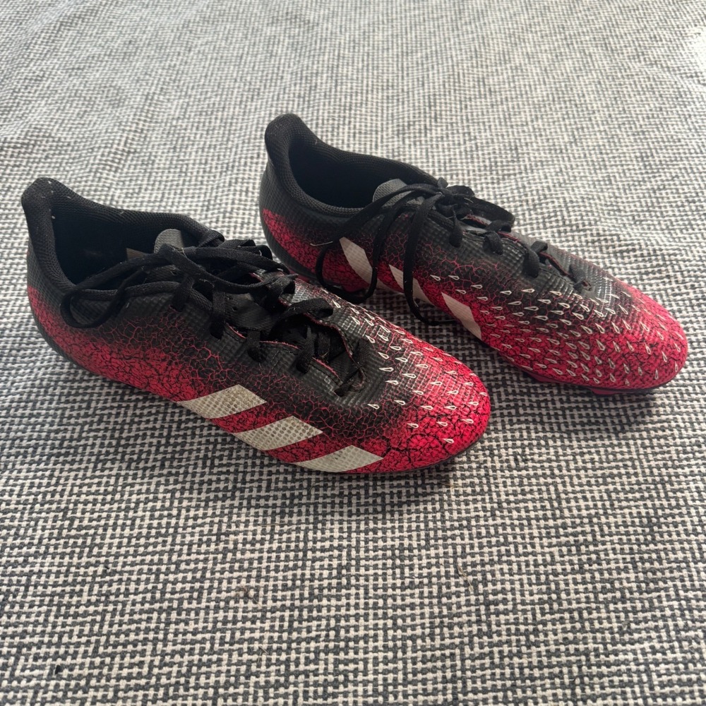 Adidas Predator Freak .4 FxG Soccer Cleats Pink Black FY0625 Womens 9.5